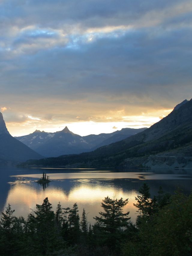 10 Insanely Beautiful Hikes in Glacier National Park